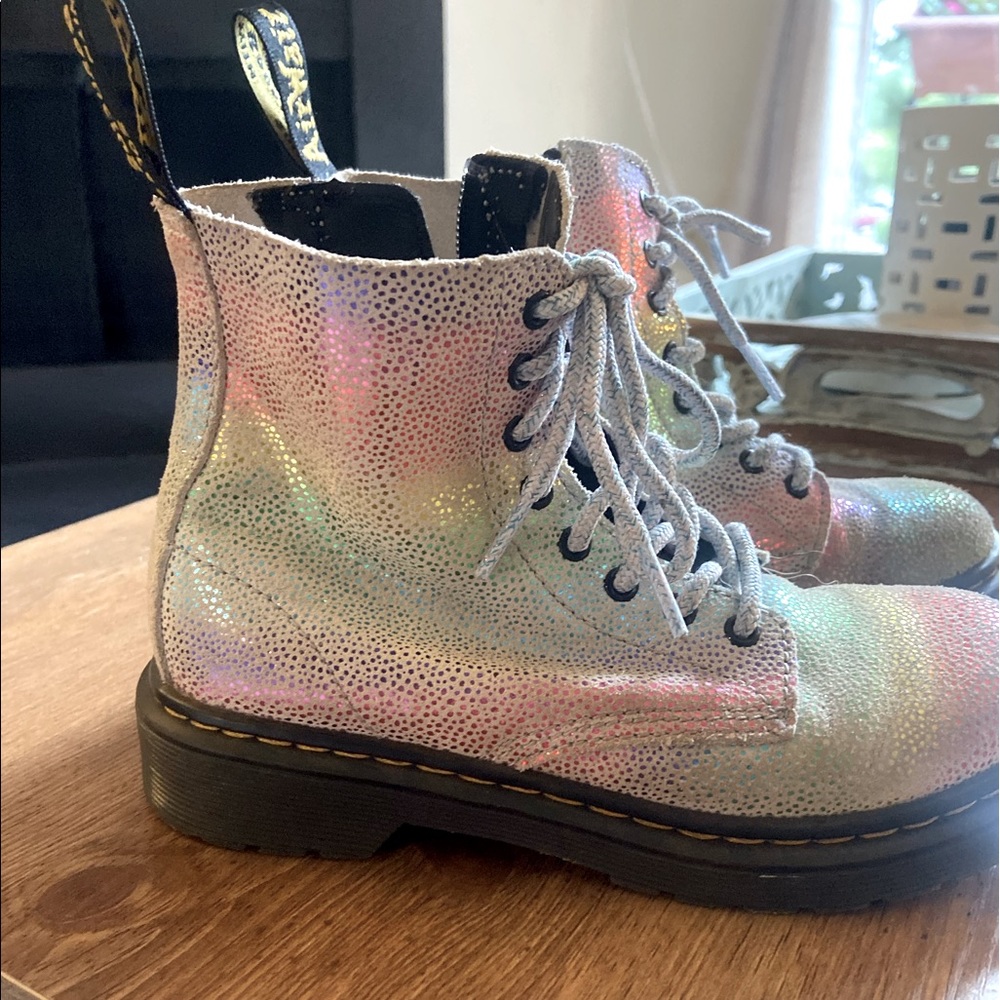 Rainbow dr. martins size 1. Like new condition